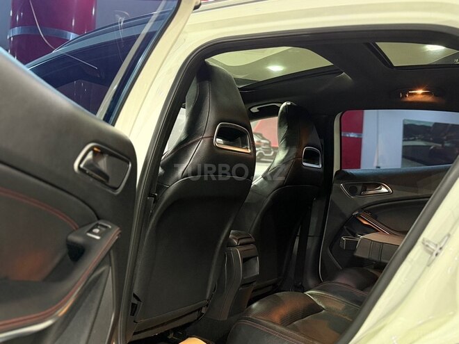 Mercedes GLA 250 4MATIC-22