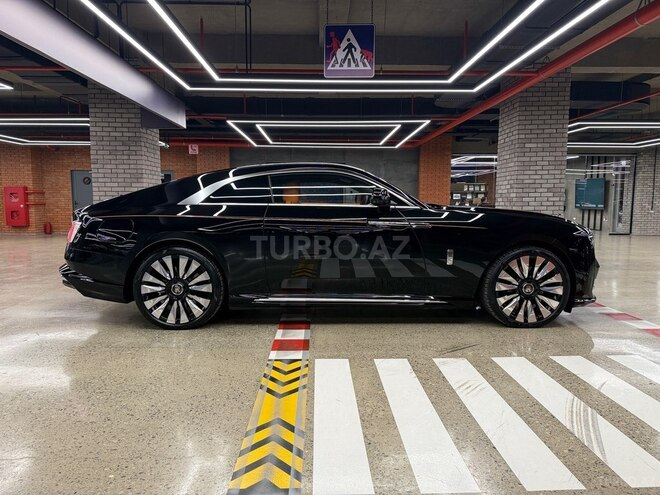 Rolls-Royce Spectre-5
