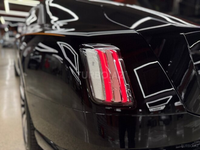 Rolls-Royce Spectre-8