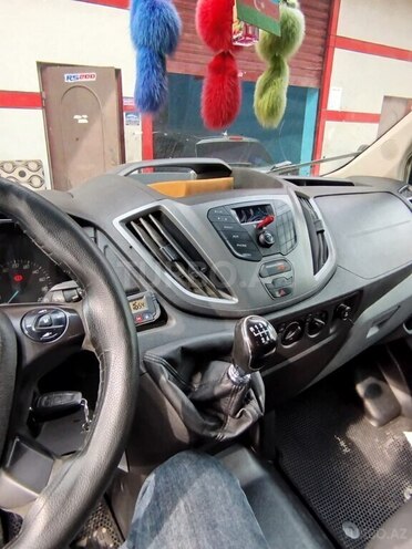 Ford Transit-5