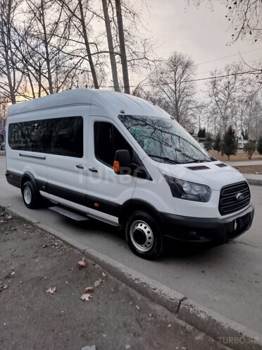 Ford Transit-7