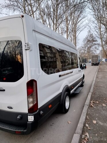 Ford Transit-9