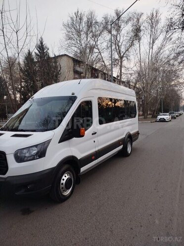 Ford Transit-8