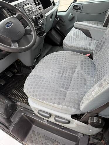 Ford Transit-9