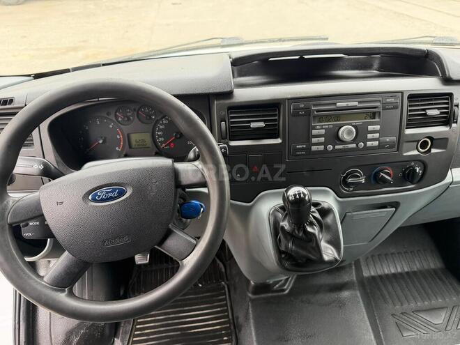 Ford Transit-10