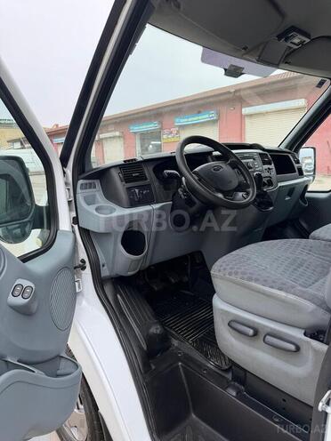 Ford Transit-11