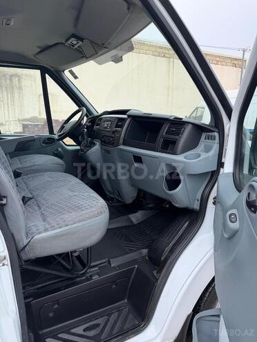 Ford Transit-12