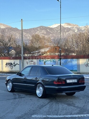 Mercedes E 220-5