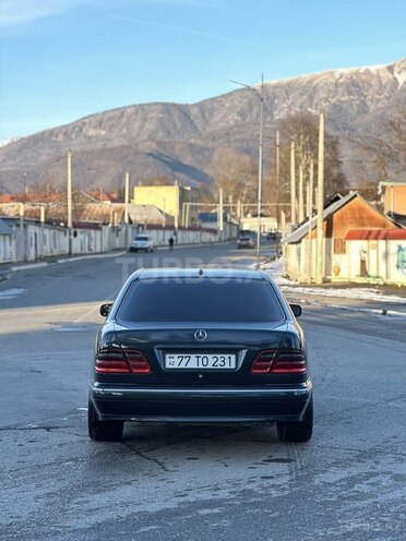 Mercedes E 220-4