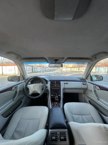 Mercedes E 220-7