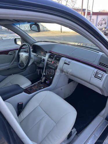 Mercedes E 220-8