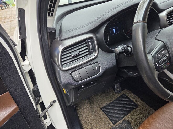 Kia Sorento-13