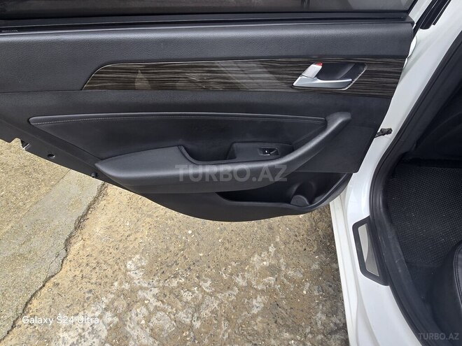 Hyundai Sonata-11