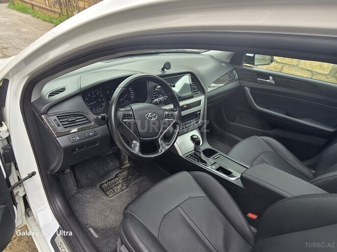Hyundai Sonata-14