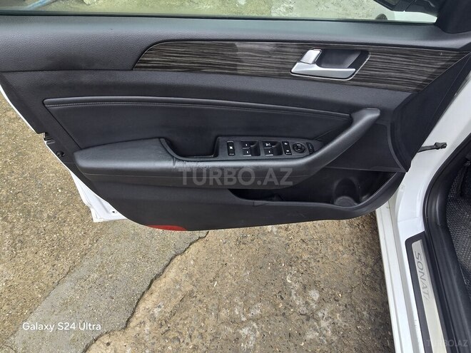 Hyundai Sonata-15