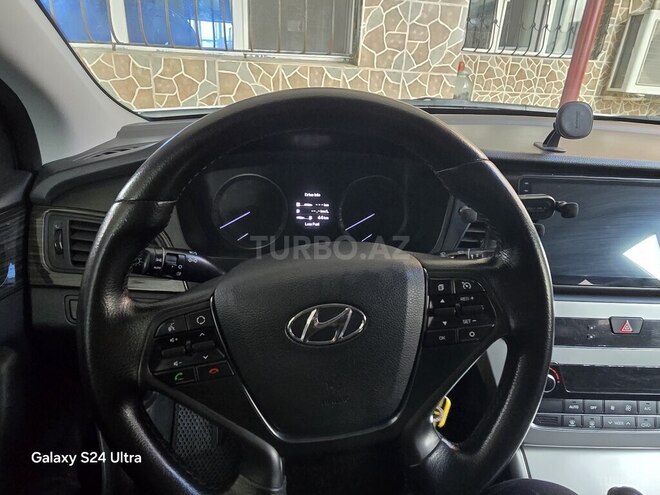 Hyundai Sonata-16