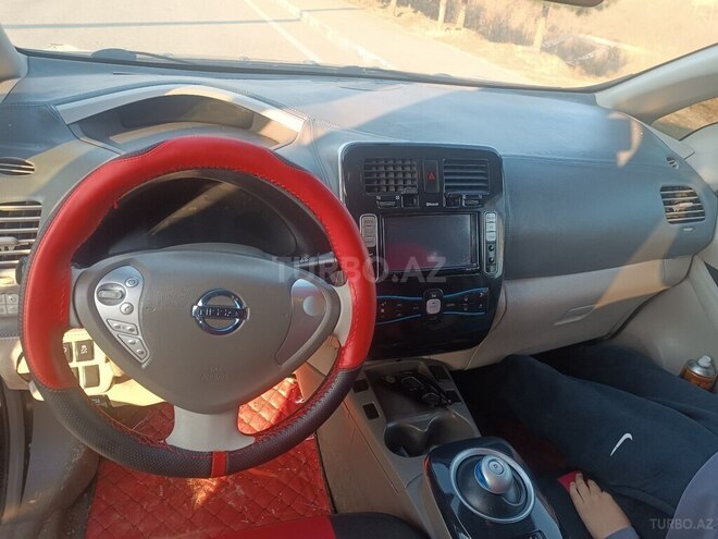 Nissan Leaf-9