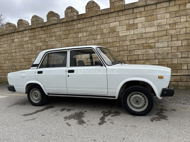 LADA (VAZ) 2107-2