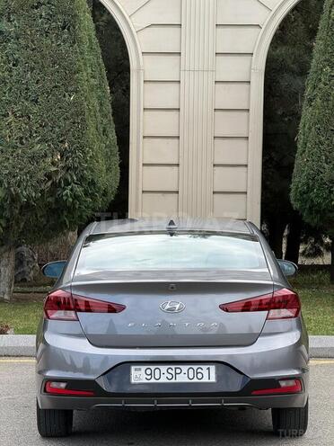 Hyundai Elantra-4