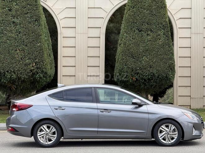 Hyundai Elantra-6