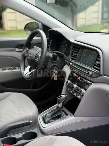 Hyundai Elantra-8