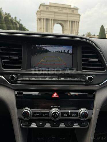 Hyundai Elantra-12