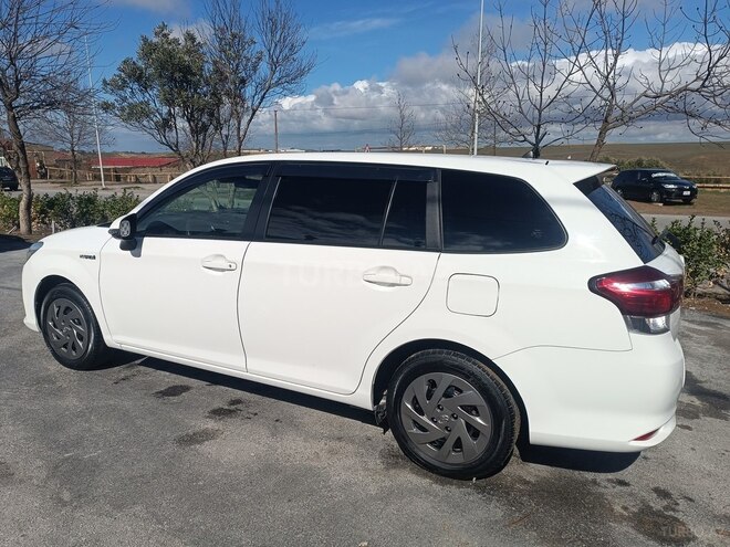Toyota Corolla Fielder-17
