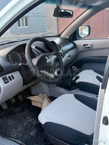 Mitsubishi L200-5