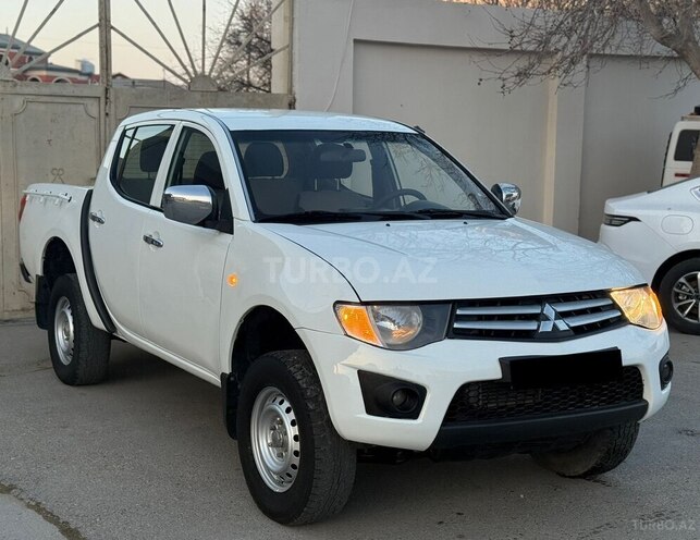 Mitsubishi L200-11