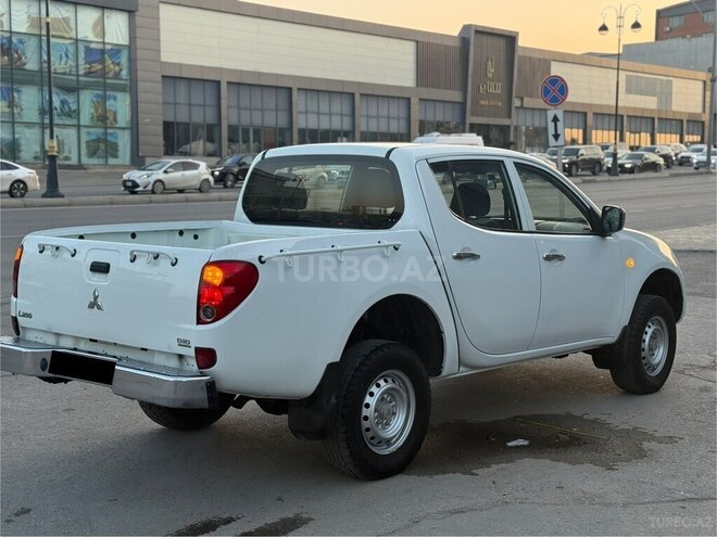 Mitsubishi L200-8
