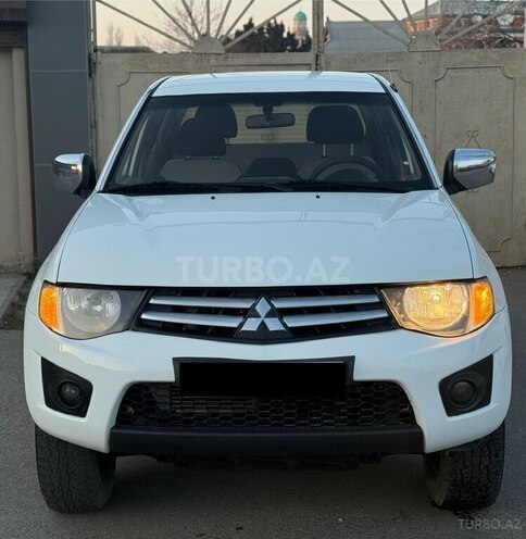 Mitsubishi L200-1