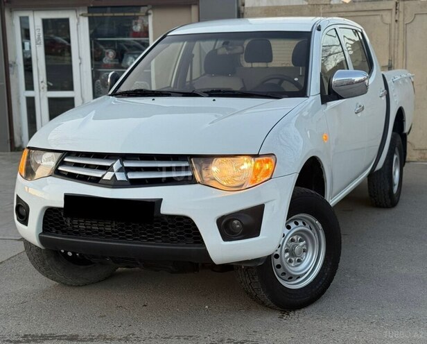 Mitsubishi L200-12