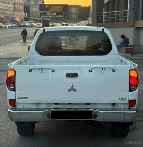Mitsubishi L200-9