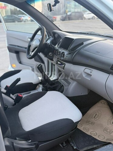 Mitsubishi L200-2