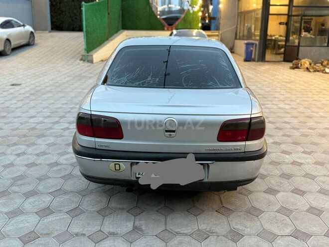 Opel Omega-2