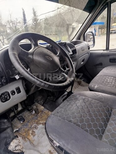 Ford Transit-6