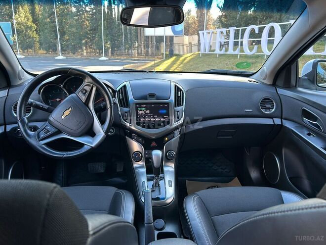 Chevrolet Cruze-12