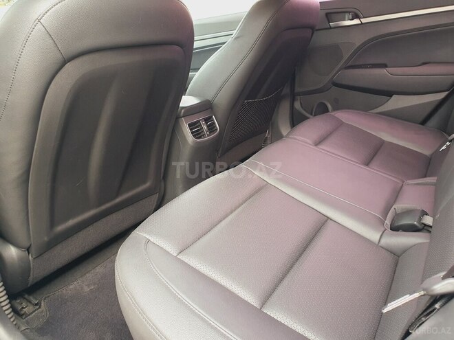 Hyundai Avante-10
