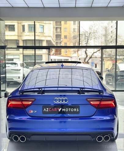 Audi S7-6