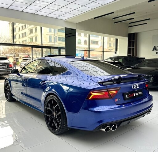 Audi S7-8