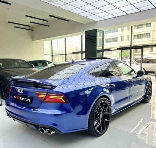 Audi S7-7