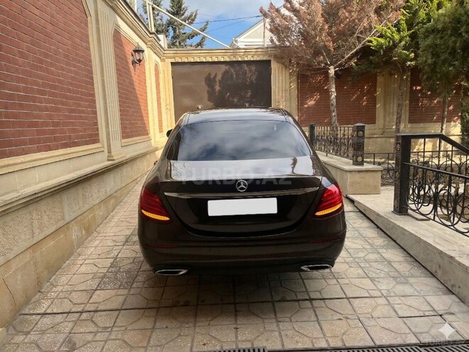 Mercedes E 220 d-2