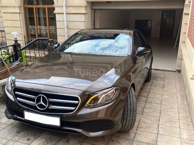 Mercedes E 220 d-3