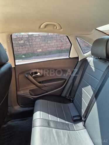 Volkswagen Polo-8