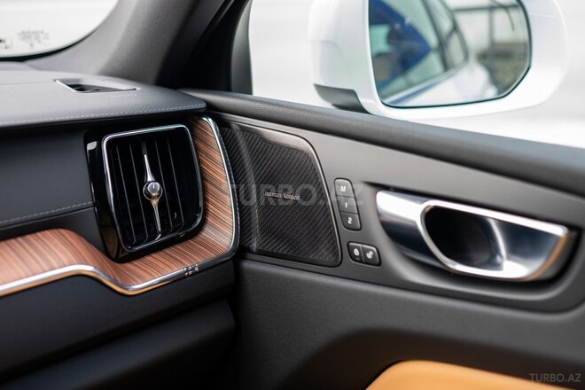 Volvo XC60-8
