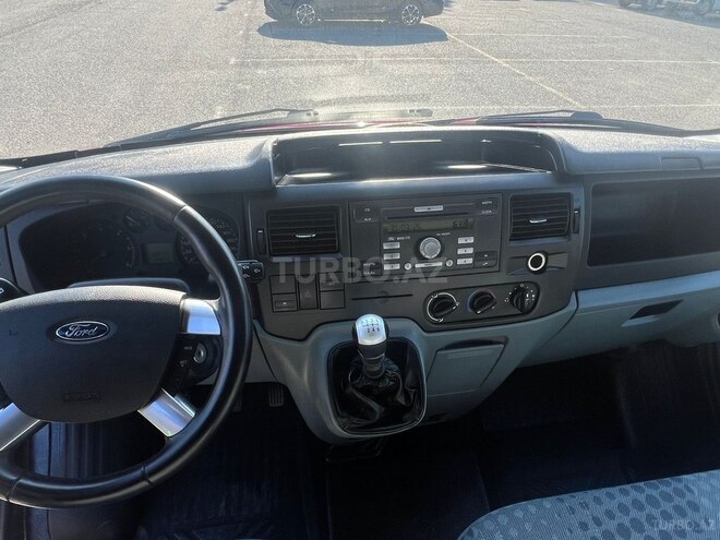 Ford Transit-11