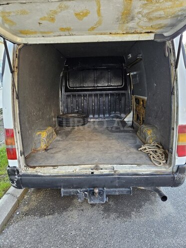 Ford Transit-4