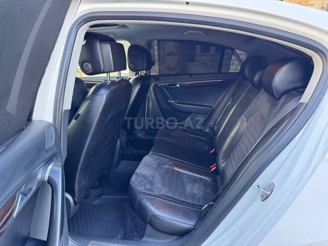 Volkswagen Passat-11