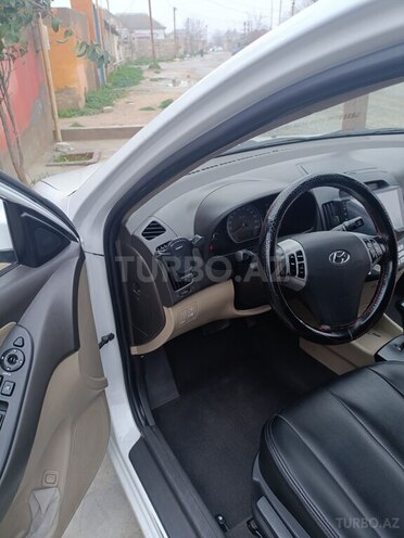 Hyundai Elantra-4