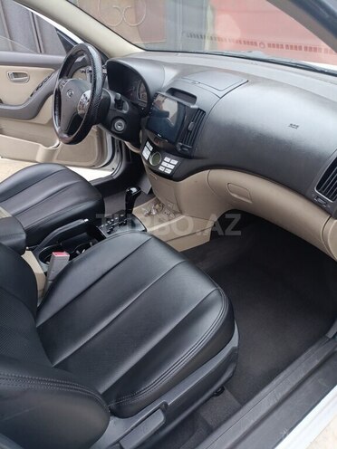 Hyundai Elantra-8